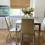 Sunkissed Centre Apartment